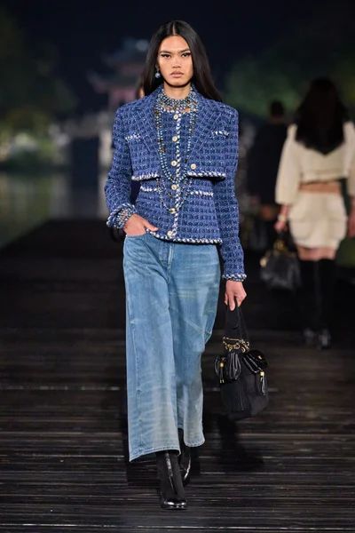 Look 33